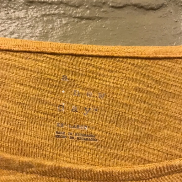 A New Day Gold Top - Picture 2 of 5